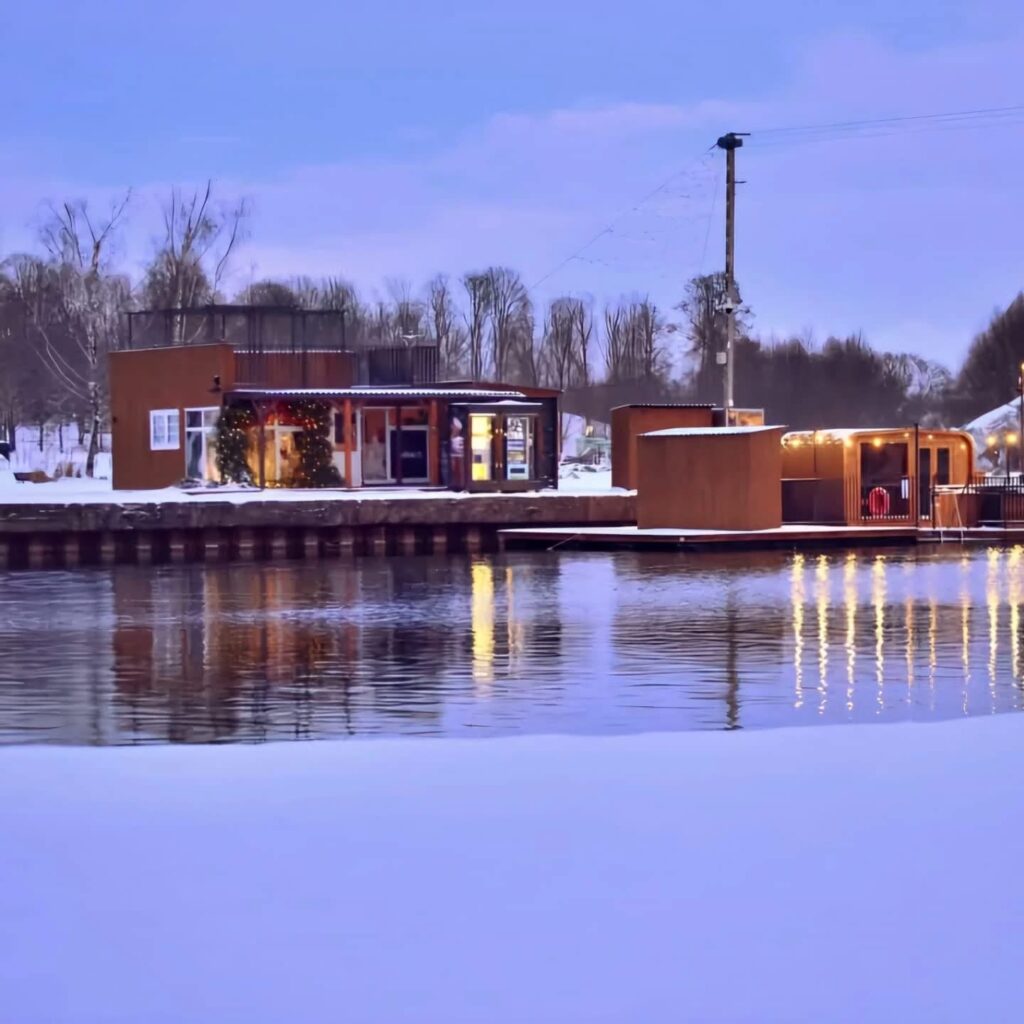 Vandenlenčių parko panoraminis vaizdas žiemos metu