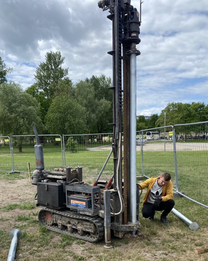 Sraigtinių polių gręžimas naujai statomai vandenlenčių sistemai